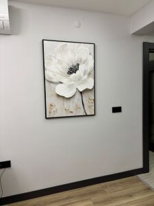 Yağlı Boya Dokulu Kabartmalı Siyah Detaylı Beyaz Çiçek Tablo