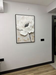 Yağlı Boya Dokulu Kabartmalı Siyah Detaylı Beyaz Çiçek Tablo 70x70cm