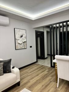 Yağlı Boya Dokulu Kabartmalı Siyah Detaylı Beyaz Çiçek Tablo 70x70cm